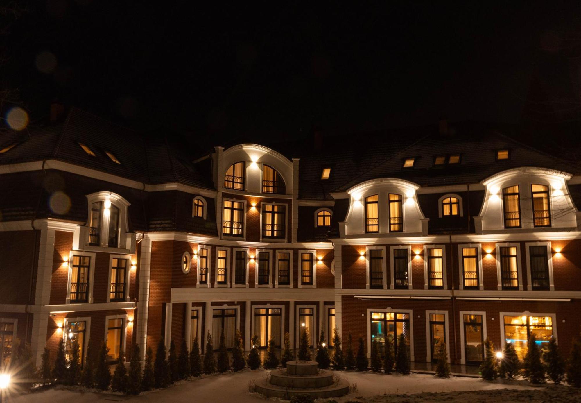 Park Hotel Bristol Uzjhorod Exteriör bild