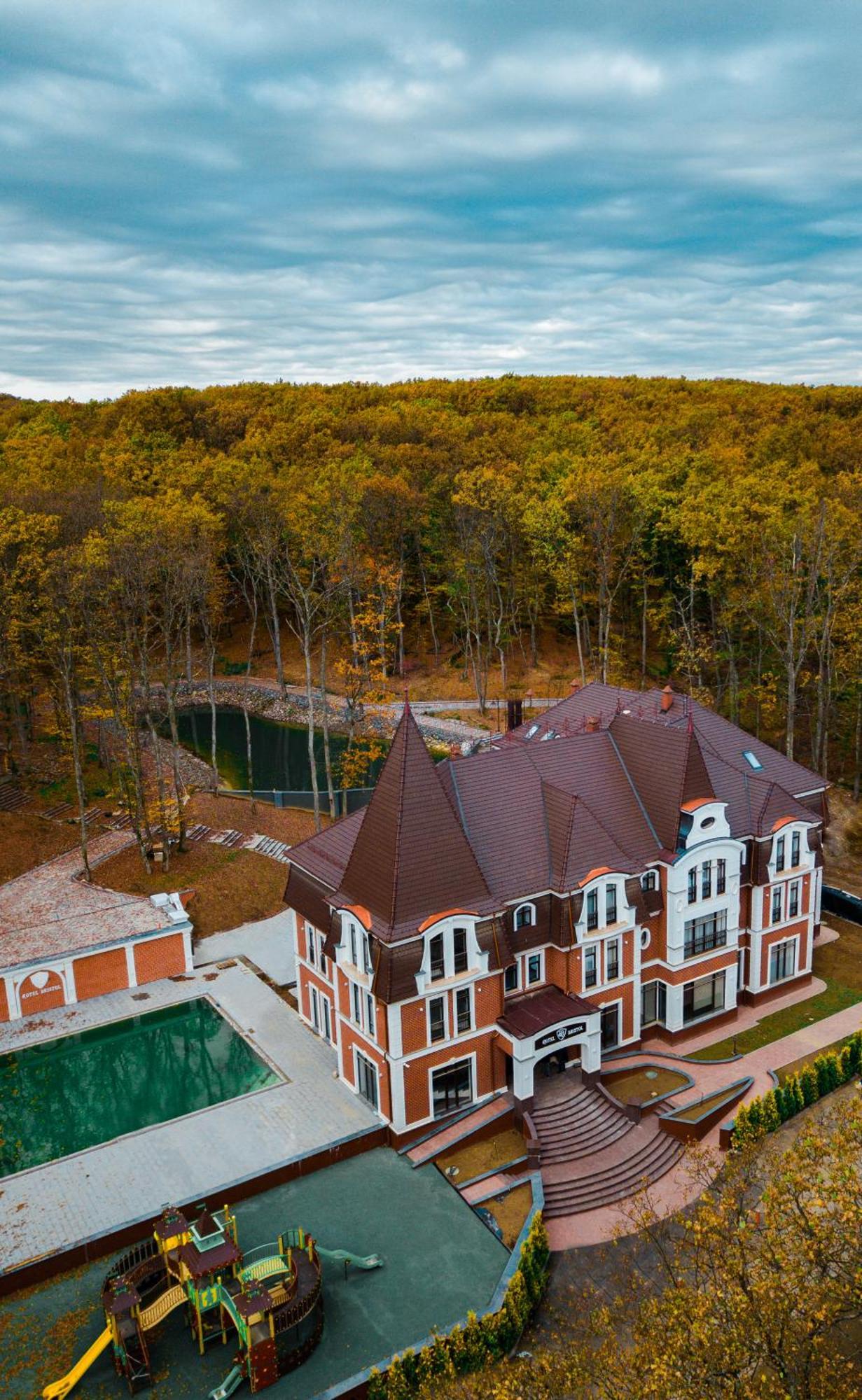 Park Hotel Bristol Uzjhorod Exteriör bild