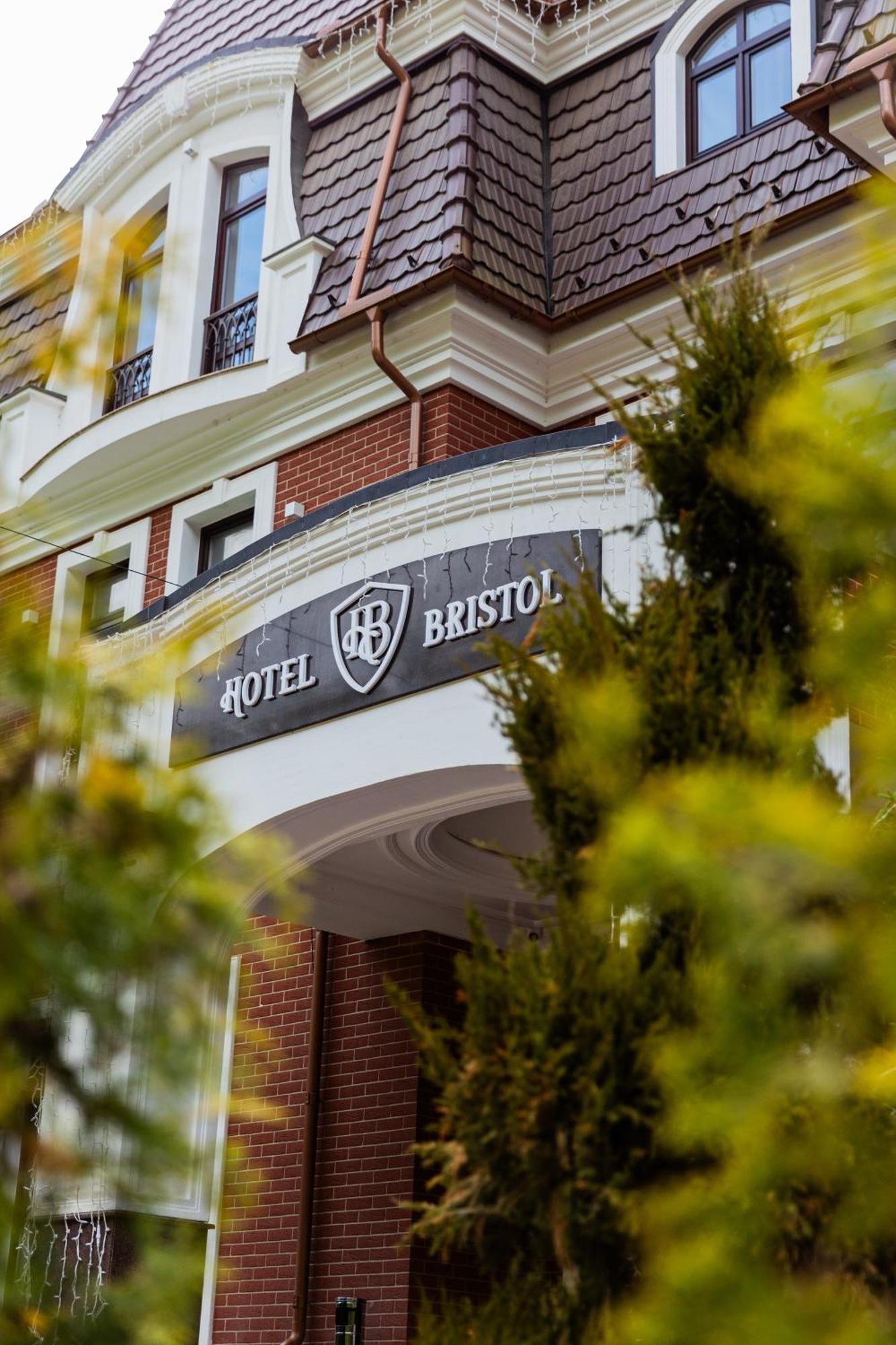 Park Hotel Bristol Uzjhorod Exteriör bild