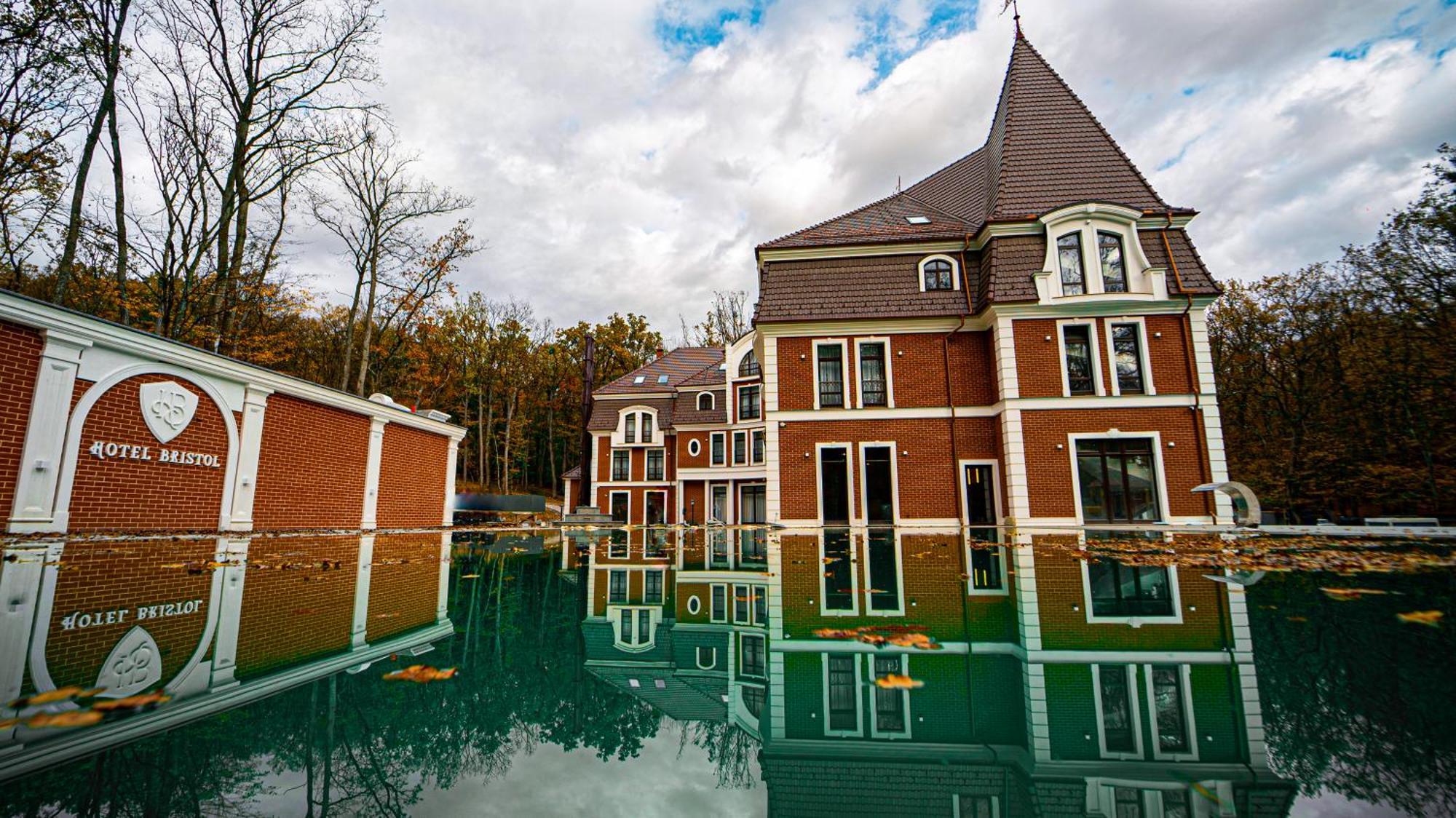Park Hotel Bristol Uzjhorod Exteriör bild
